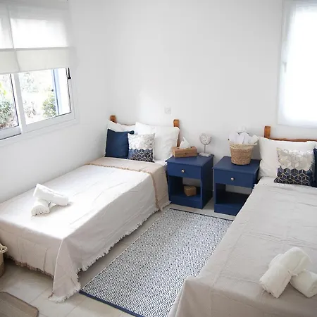 Blue Nest At Gardens Apartment *