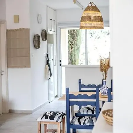 Blue Nest At Gardens Apartment